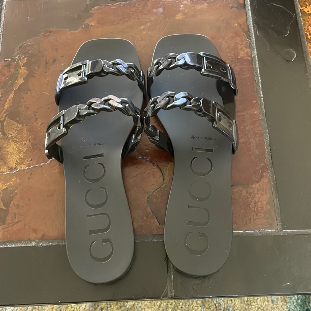 Gucci flip flops